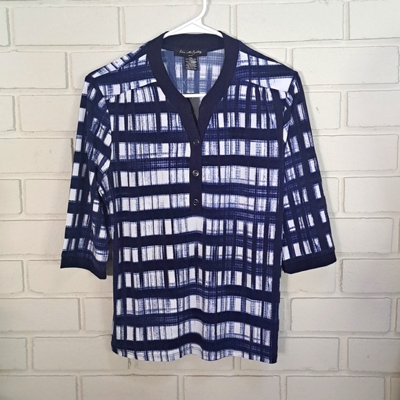 Elie McCarthy Blue/White 3 Button 3/4 Sleeve Blouse. Size Medium NWT - Picture 7 of 7